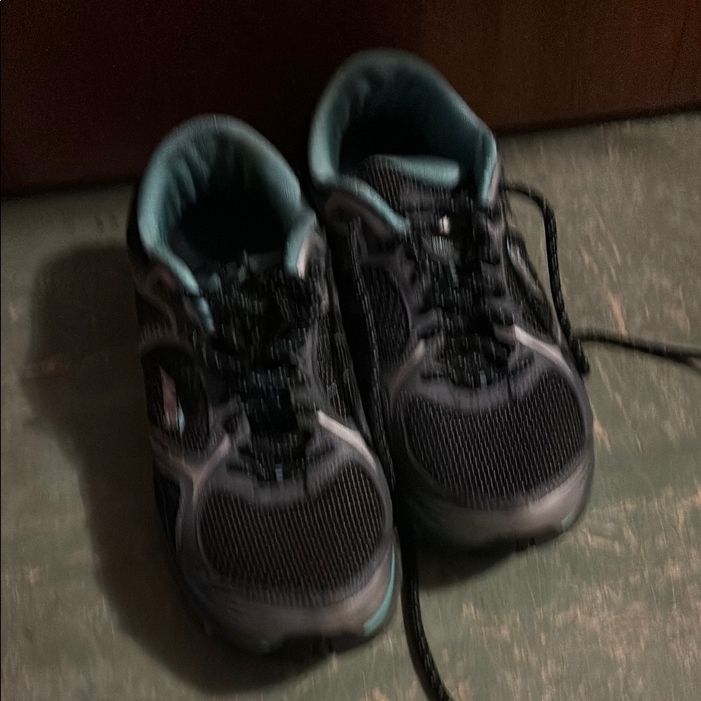 Avia Black and Green Athletic Shoes